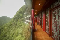 Huanglongguan Cliff Homestay