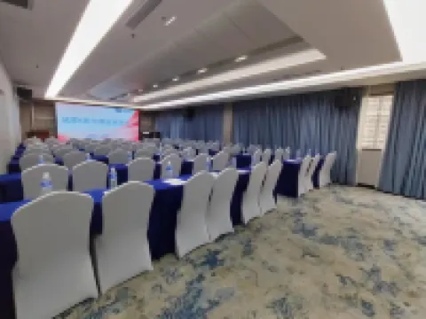 Chengdu x Langzhong Hotel (Chengdu Railway Station East Station Yinghui Road Subway Station Store)