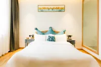 Shunqi Time Hotel (Hongshan Lake)