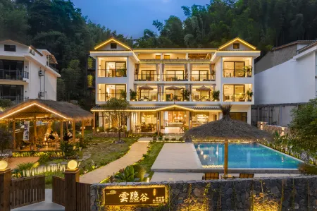 Southern Sichuan Bamboo Sea Yun Ying Gu · Private Hot Spring Homestay