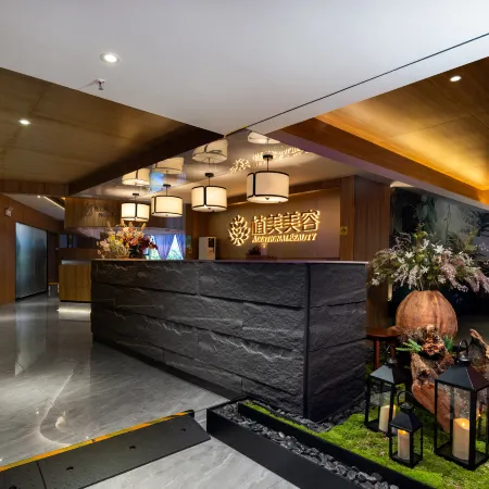 Kunming Zhongwei Tianheng Grand Hotel (Kunming Old Street Nanping Pedestrian Street)