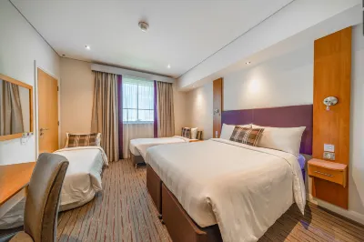 بريمير إن واحة دبي للسيليكون Hotels near الجامعة البريطانية في دبي