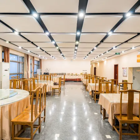 Kunlun International Business Hotel (Renqiu Jinbao Road)