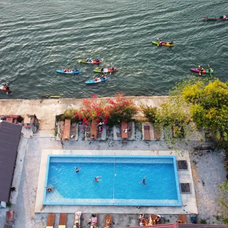 Riverside Garden Hostel Отели рядом с достопримечательностью «Храм Kang»