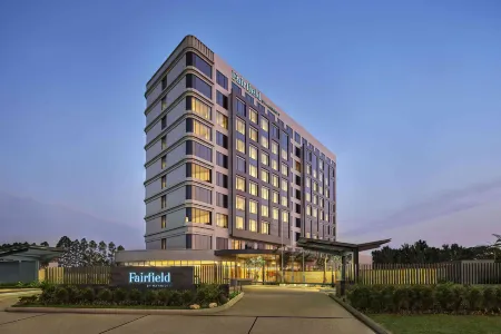 Fairfield by Marriott Jakarta Soekarno-Hatta Airport Отели в г. Тангеранг