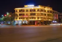 717 Business Hotel （High-speed Railway Station) - غرفة مطلة على الجبل