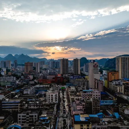 City Comfort Inn Hotel (Hechi Jinchengjiang Baima Pedestrian Street)