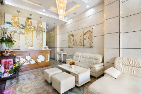 Luna Hotel Saigon Center Отели рядом с достопримечательностью «Le Thi Rieng Culture Park»