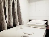 FOUR SEASONS HOSTEL Hotels near أوشن تيرمينال