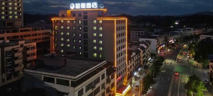โรงแรมบลูฟีนิกซ์ โรงแรมในวานไซ