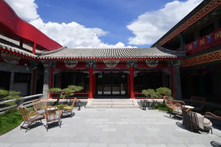 Hefeng Jingli Hotel (Houhai Gongwangfu Store) Отели рядом с достопримечательностью «Sinopec Management Institute Branch»
