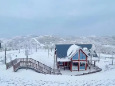 “Bamian Mountain Cloud Top Cottage”