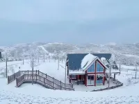 “Bamian Mountain Cloud Top Cottage”