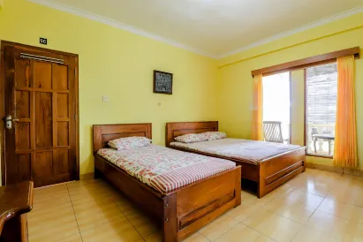 Adinda Beach Hotel and Villa