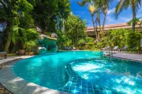 Meet Holiday Hotel-Rawai - Pools