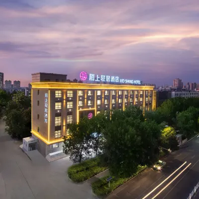 Moshang Light Residence Hotel (Urumqi Midong Wuyue Plaza Branch) Hoteles cerca de Xinjiang Institute of Light Industry Technology