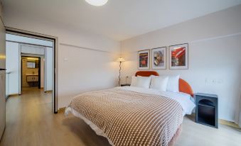 First Encounter · Yaxi Modern Light Luxury · Travel Secrets Ins Wind Light Luxury Homestay
