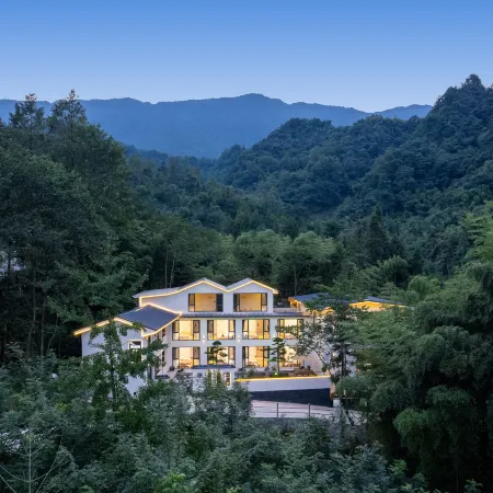 Linxijian Homestay (Bifengxia Scenic Area)