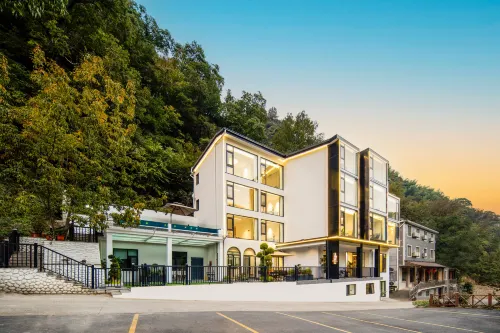 Qing ink Tea Garden pleasant color designer air infinity pool mountain luxury beauty night