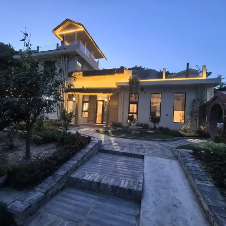 Yinzhu Huajian Courtyard Homestay