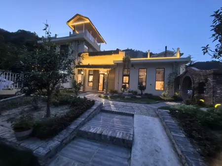 Yinzhu Huajian Homestay Отели рядом с достопримечательностью «Lovers Valley»