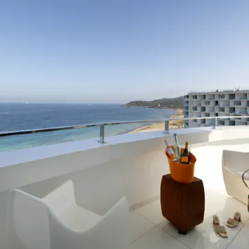 The Unexpected Ibiza Hotel - Ushuaïa Club entrance included