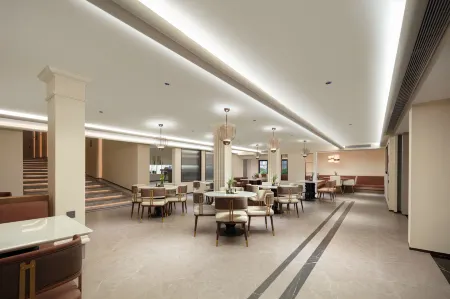 Atour Hotel, Nanjing Road Pedestrian Street, Shanghai People's Square Отели рядом с достопримечательностью «Yangpu Gymnasium»