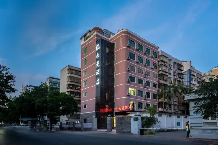 Kelman Hotel Liuzhou (Yao Bu Ancient Town City Center Wanda Plaza Branch) Отели рядом с достопримечательностью «Citizen Square»