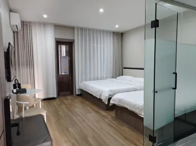 Tongjiang Weiyi Express Hotel Hotels near Laha Susu Customs Former Site