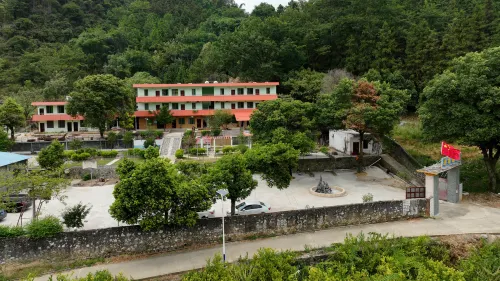 Yingde Yingxi Diecui Homestay (Yingxi Peak Forest Shop)