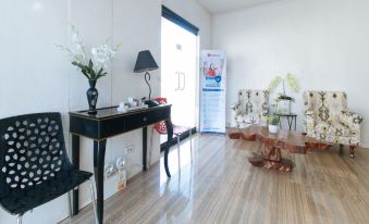 3. RedDoorz..