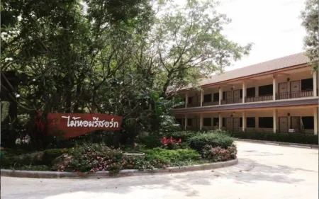 Maihom Resort Daowadung Отели рядом с достопримечательностью «Chao Por Chao Mae Na Pha Shrine»