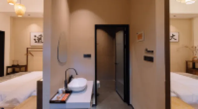 Taohua Island Jianghu Hot Spring Homestay Hotel (Xinzhou Ancient City Branch)