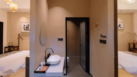 Taohua Island Jianghu Hot Spring Homestay Hotel (Xinzhou Ancient City Branch)