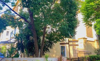 Tuji Monet's Garden Hotel