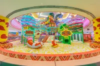 Chimelong Giraffe Castle - Family