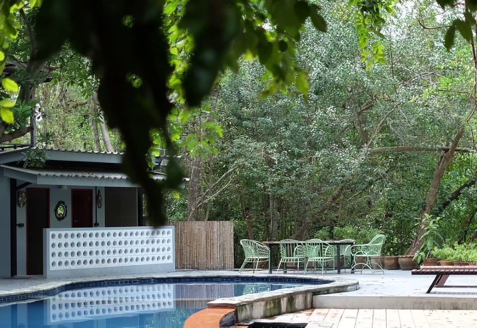 바안 부사바 호텔 정원 및 수영장