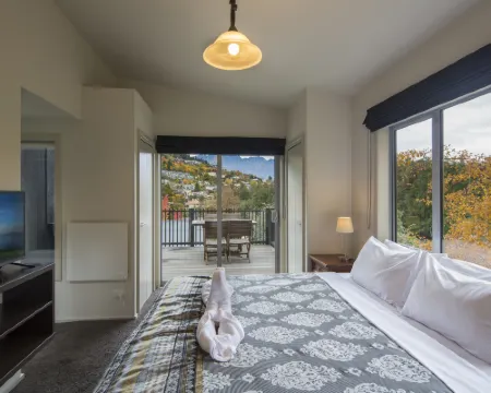 Pinewood Queenstown Hotels in Queenstown