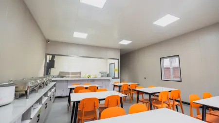 Shihezi Yunzhen Hotel Отели рядом с достопримечательностью «Shihezi University - North District»