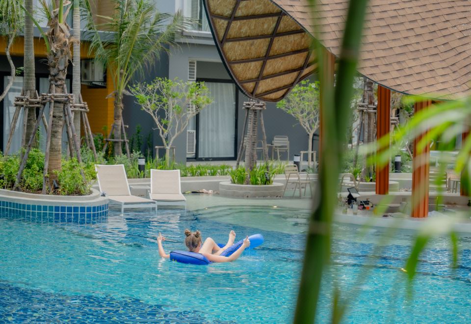 윈덤 가든 나이톤 푸켓 수영장