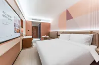 Orange Hotel (Nanchang Yaohu West Subway Station Normal University Branch) - parking