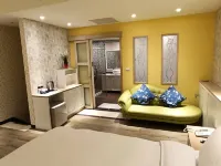 Eiffel Motel Hotels in Hunei District