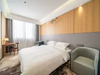 Jinzelan Hotel (Waigaoqiao Free Trade Zone Dutch Style Town Branch) Hotels near Waigaiqiao Shopping Center