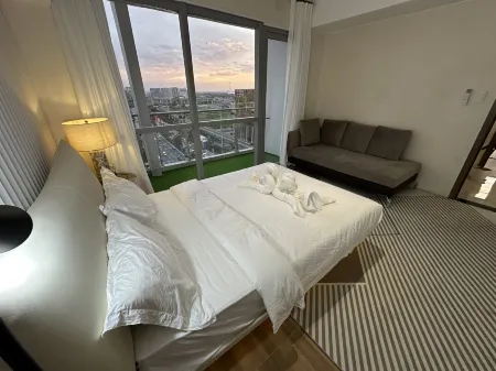 Luxury Penthouse hotel near City of Dreams Solaire Okada Airport MOA9 Отели рядом с достопримечательностью «Нешнел Шрайн оф Ауэр Мотер оф Перпечуал Хелп»