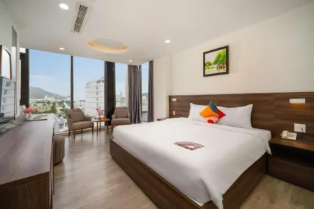 Mira Grand Hotel Quy Nhon Отели рядом с достопримечательностью «Bai Xep Beach»