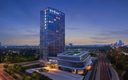 Junye International Hotel, Yangzhou High-speed Rail East Station Отели рядом с достопримечательностью «Zhuyuwan Scenic Area»