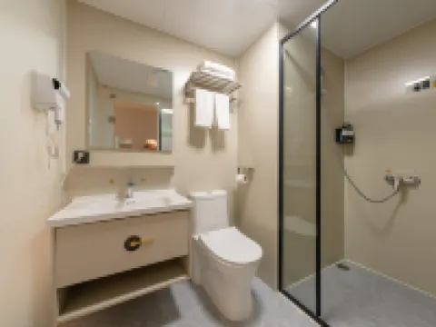 Xiamen Zhenyue Boutique Stay (Xiamen Zhongshan Road Lundu Pier) Hotels near South Putuo Temple