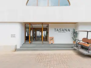 Tasana Bar and luxury resort