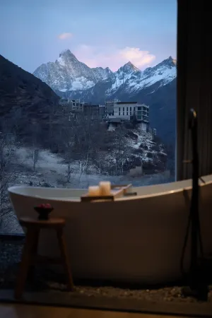 Yanlan Xue Xiu · Snow - domain Secret - land Homestay (Siguniang Mountain Scenic Area Store) Отели рядом с достопримечательностью «Changpingcun»