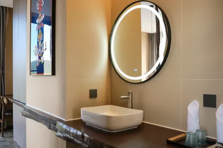 Hongyuan Weilu Wild Luxury Campsite Отели рядом с достопримечательностью «Ruixiang Tower»